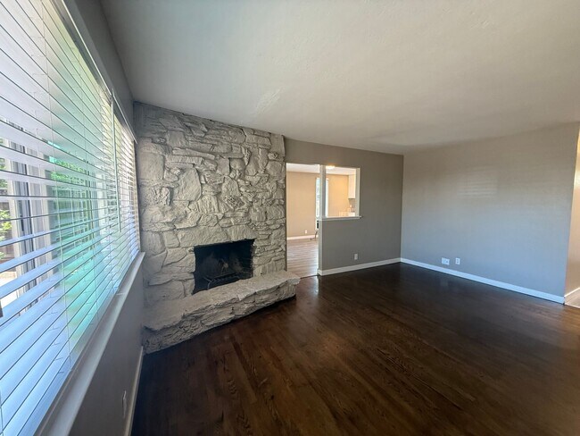 Building Photo - CAMPBELL - Open floor plan with separate f...