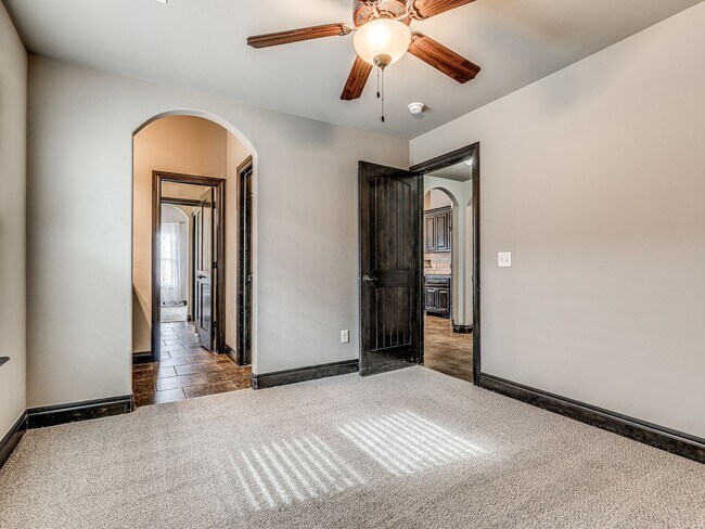 Building Photo - 13609 Gentry Dr