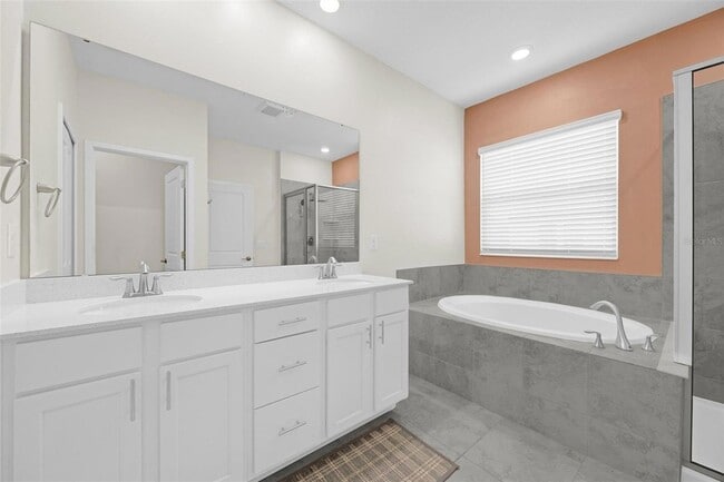 Building Photo - 9389 Tecumseh Dr