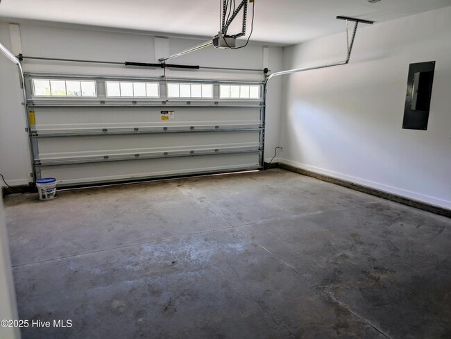Building Photo - 841 Greenwood Ct