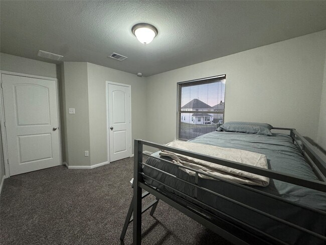 Building Photo - 10435 Moraine Lake Dr