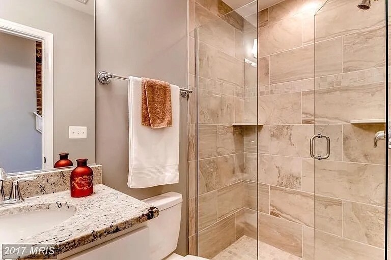 Building Photo - 616 Hyson St