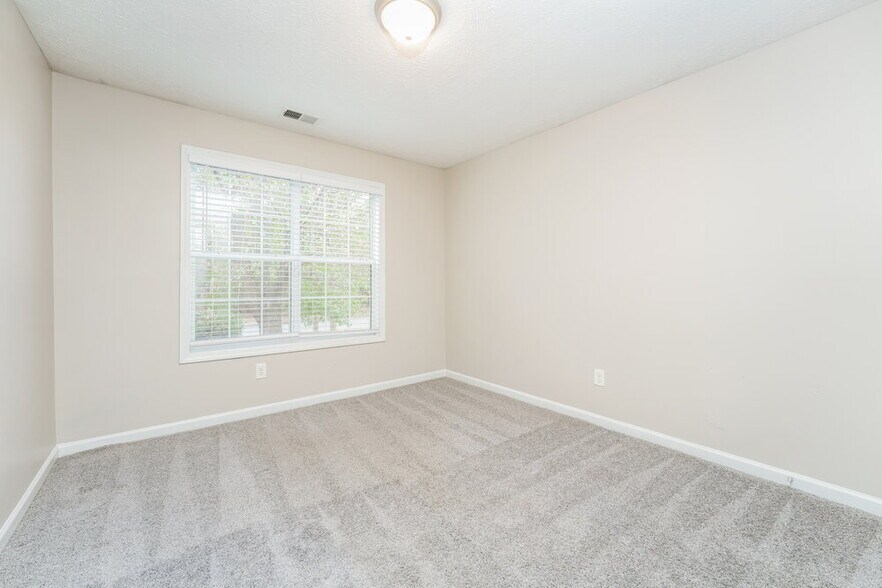 Building Photo - 509 Sarah's Ln