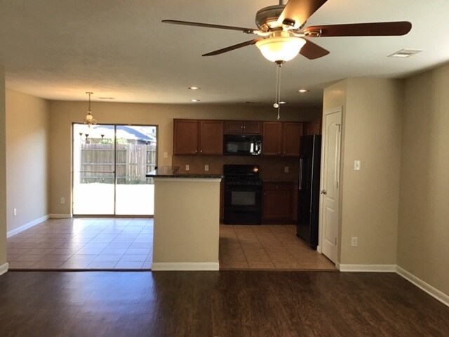 Building Photo - 16215 Ranchland Ln