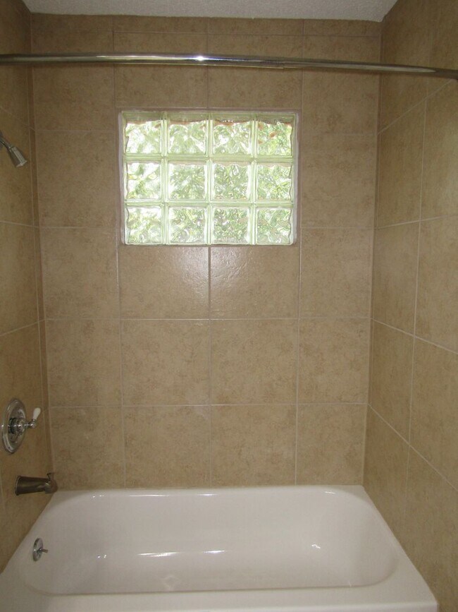 Building Photo - 7612 Islander Dr