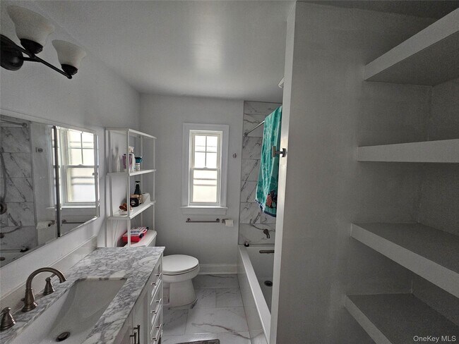 Building Photo - 253 Waverly Ave