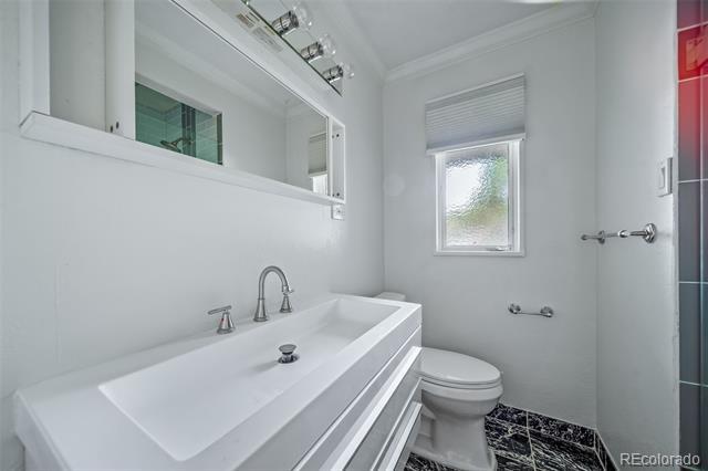 Building Photo - 3124 S Vine Ct
