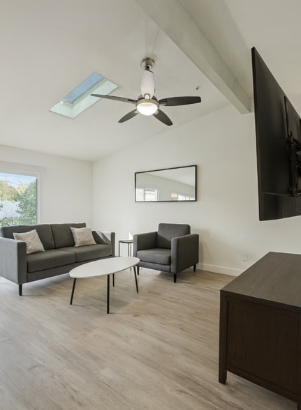 Building Photo - 4576 Borner St