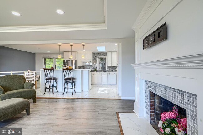 Building Photo - 520 White Oak Dr