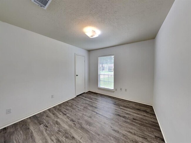 Building Photo - 14 S White Pebble Ct