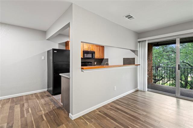 Building Photo - 526 E Avenue J