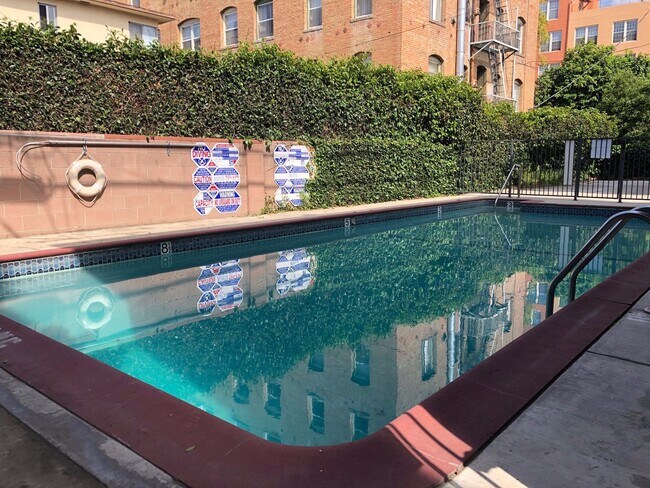 Building Photo - 1849 Garfield Place Hollywood, CA 90028