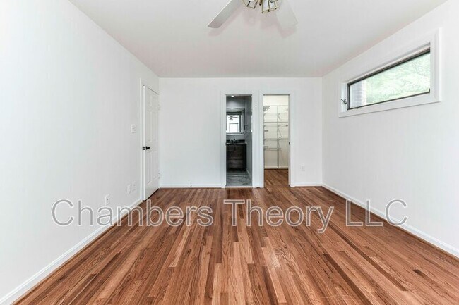 Building Photo - 6206 Redwood Ln