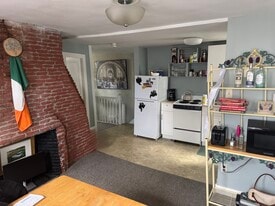 Building Photo - 18 King St