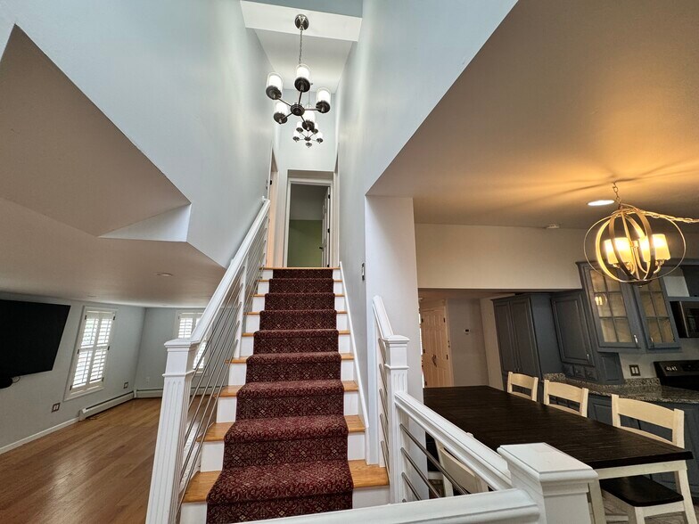 Building Photo - 5 Pearl St