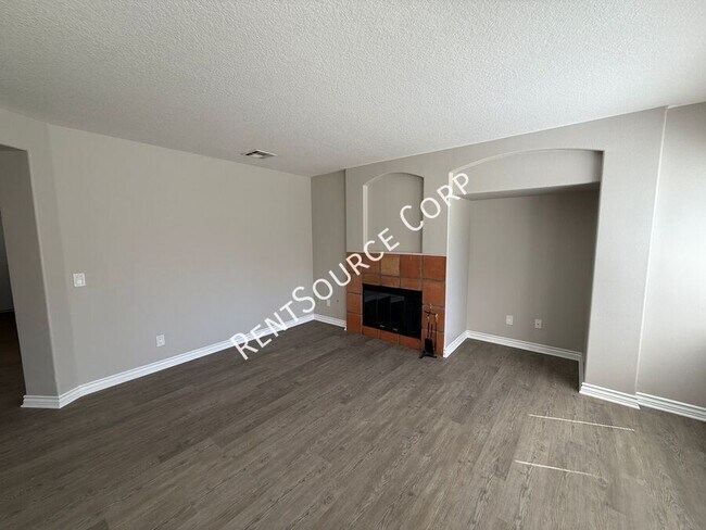 Building Photo - 40055 Castana Ln