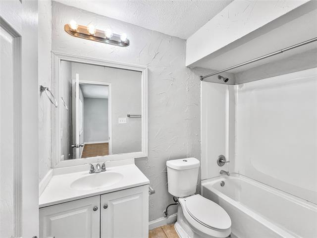 Building Photo - 4125 Shagbark St