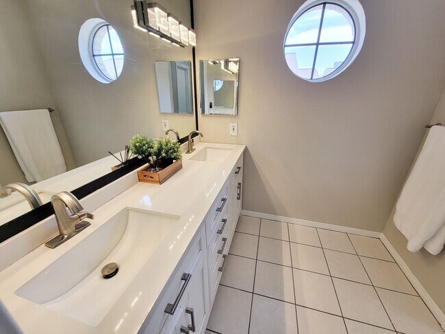 Building Photo - 2220 Bering Dr