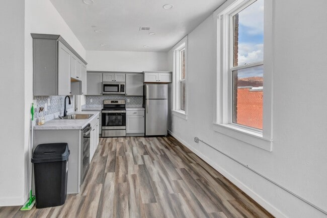 Building Photo - VINTAGE VAULT