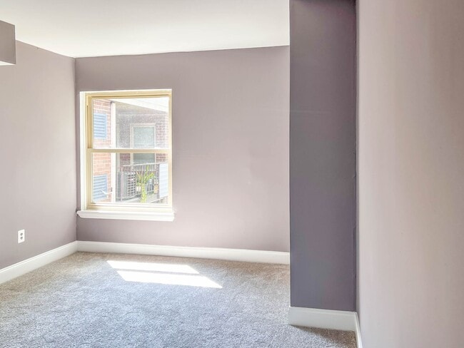 Building Photo - Suitland MD 2 BR 1 BA Renovated Condo