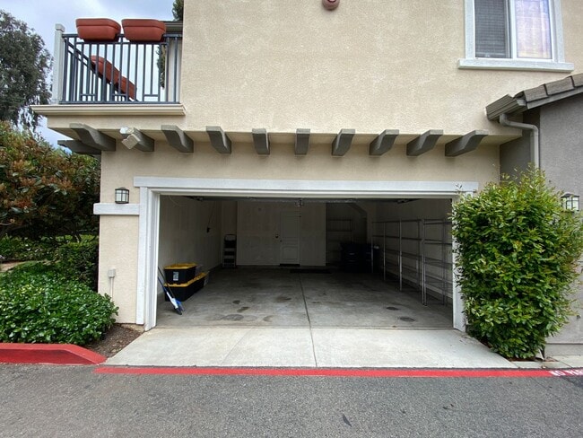Building Photo - Well Kept 2 Bedroom townhome in San Marcos