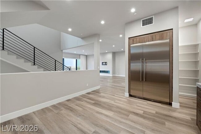 Building Photo - Modern Tri-Story Home in McDonald Highlands