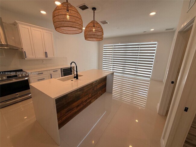 Building Photo - 107 SE 22nd Terrace