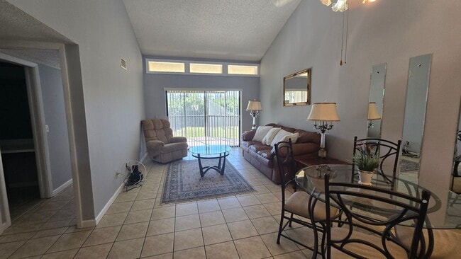 Building Photo - Furnished 2-Bed 2- Bath Condo