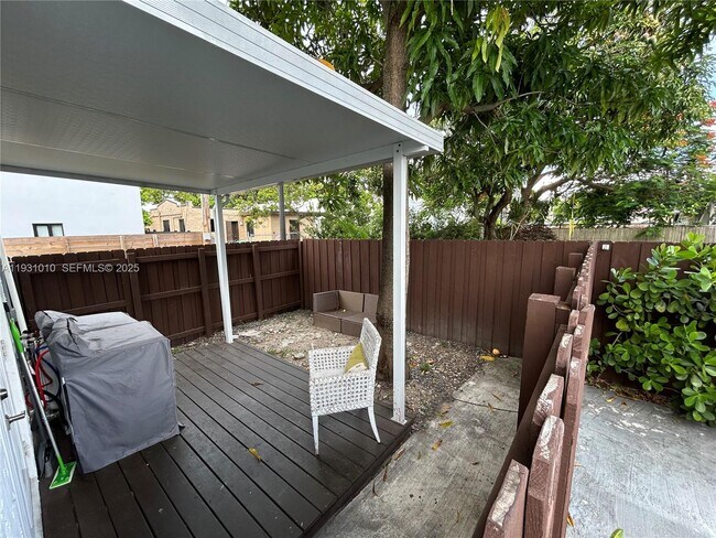 Building Photo - 551 NW 41st St