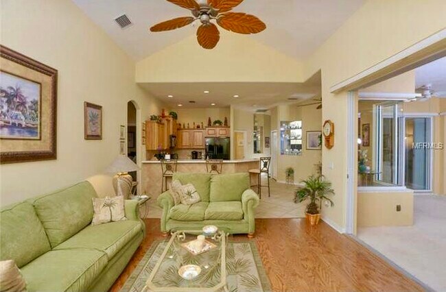 Building Photo - 692 Shadow Bay Way