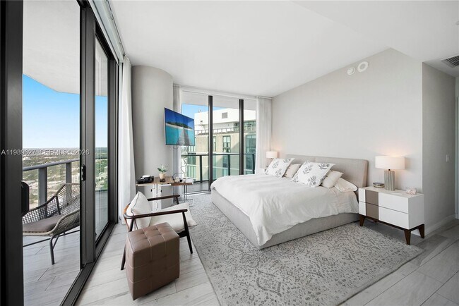 Building Photo - 480 NE 31st St