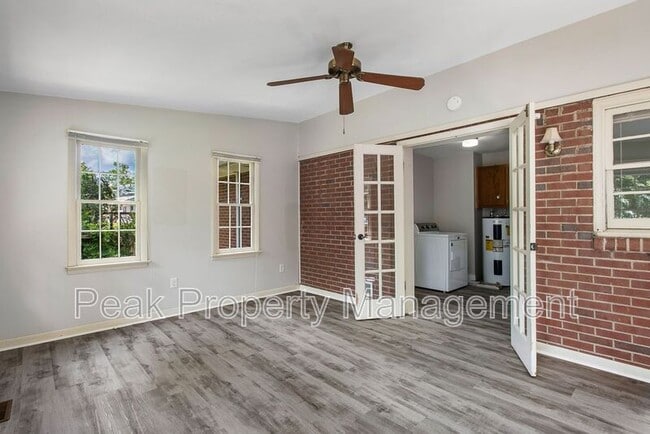 Building Photo - 1407 Northbury Ave