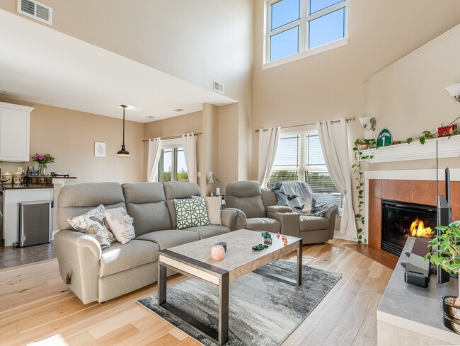 Building Photo - 15749 W Crobally Way