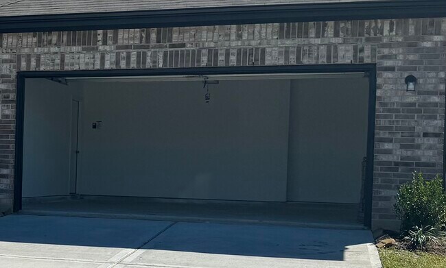 Building Photo - 21624 Elmheart Dr