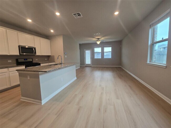 Building Photo - 136 Tucana St