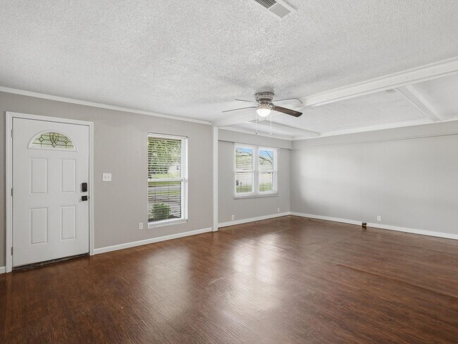 Building Photo - 108 Hillside Rd SW
