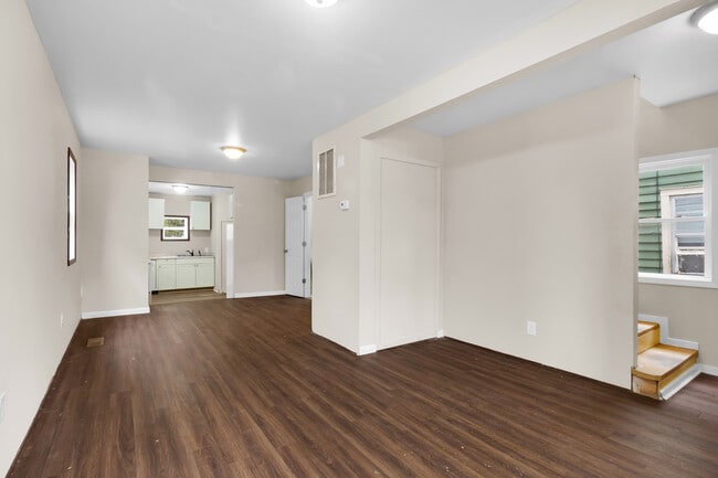 Building Photo - 708 2nd Ave