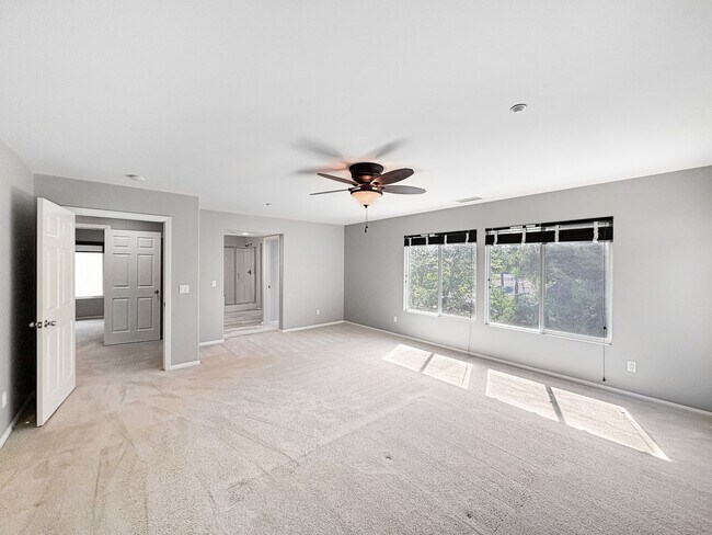 Building Photo - Stunning 4B/2.5BA House in Vista!