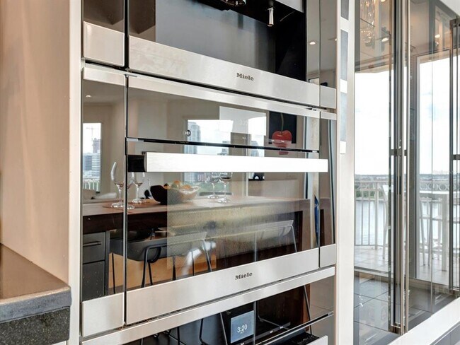 Building Photo - 555 5th Ave NE