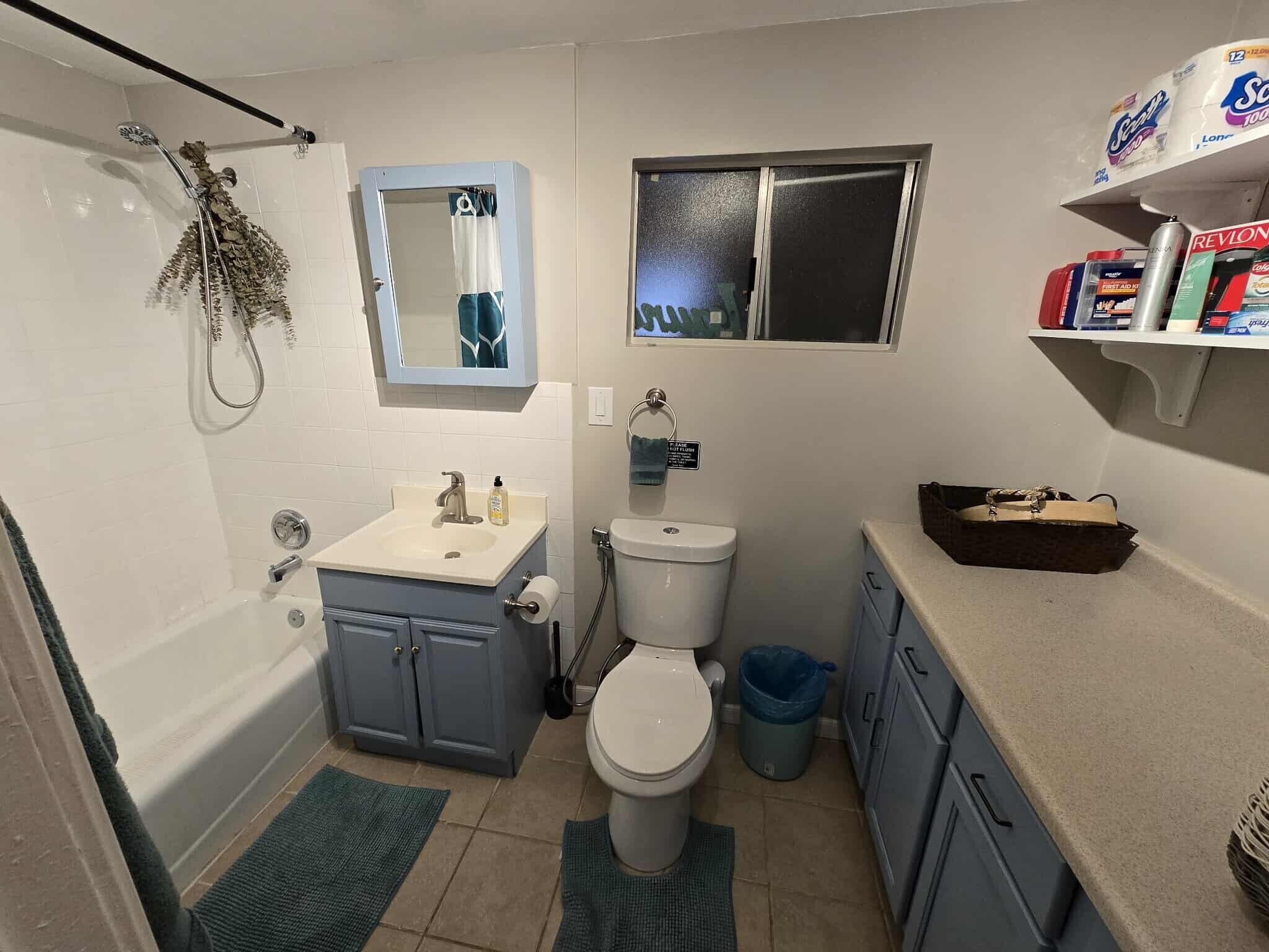 Master Bathroom 1 - 2661 Magnolia Ave