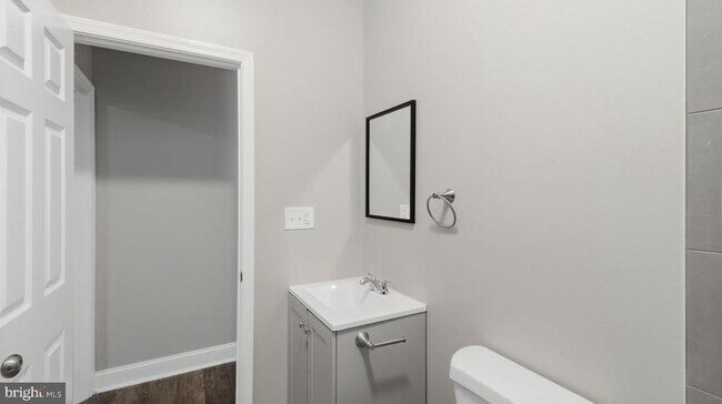 Building Photo - 917 N Gilmor St