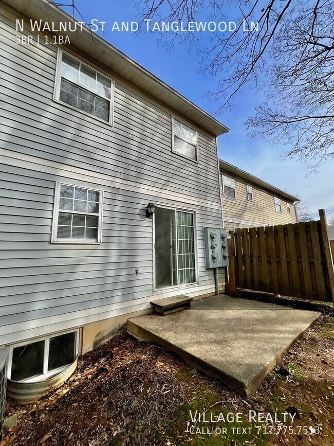 Building Photo - 492 N Walnut St