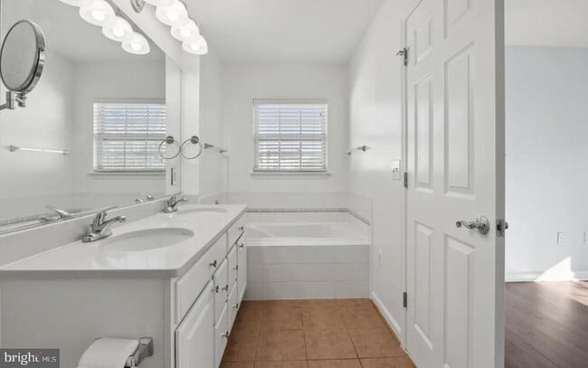 Building Photo - 4151 Castlecary Ln