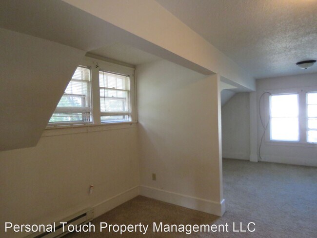 Building Photo - 820 7th St S