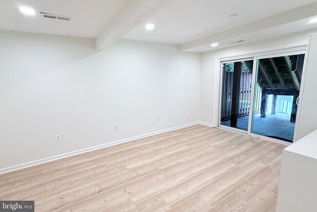 Building Photo - 10100 Walnut Wood Ct