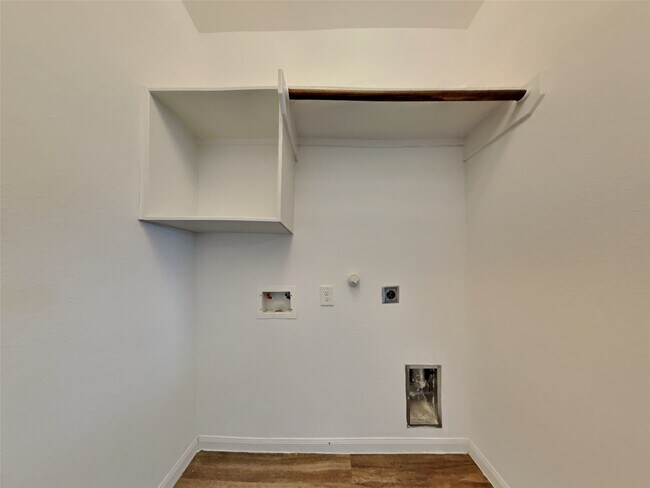 Building Photo - 10322 Urban Oak Trl