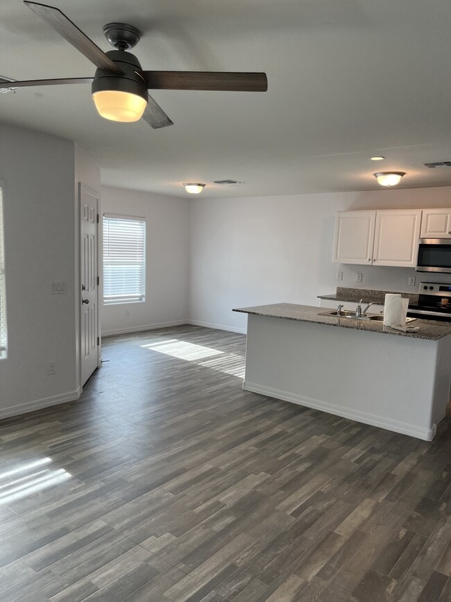 kitchen has an island and small dining room - 1043 W Seminole Dr