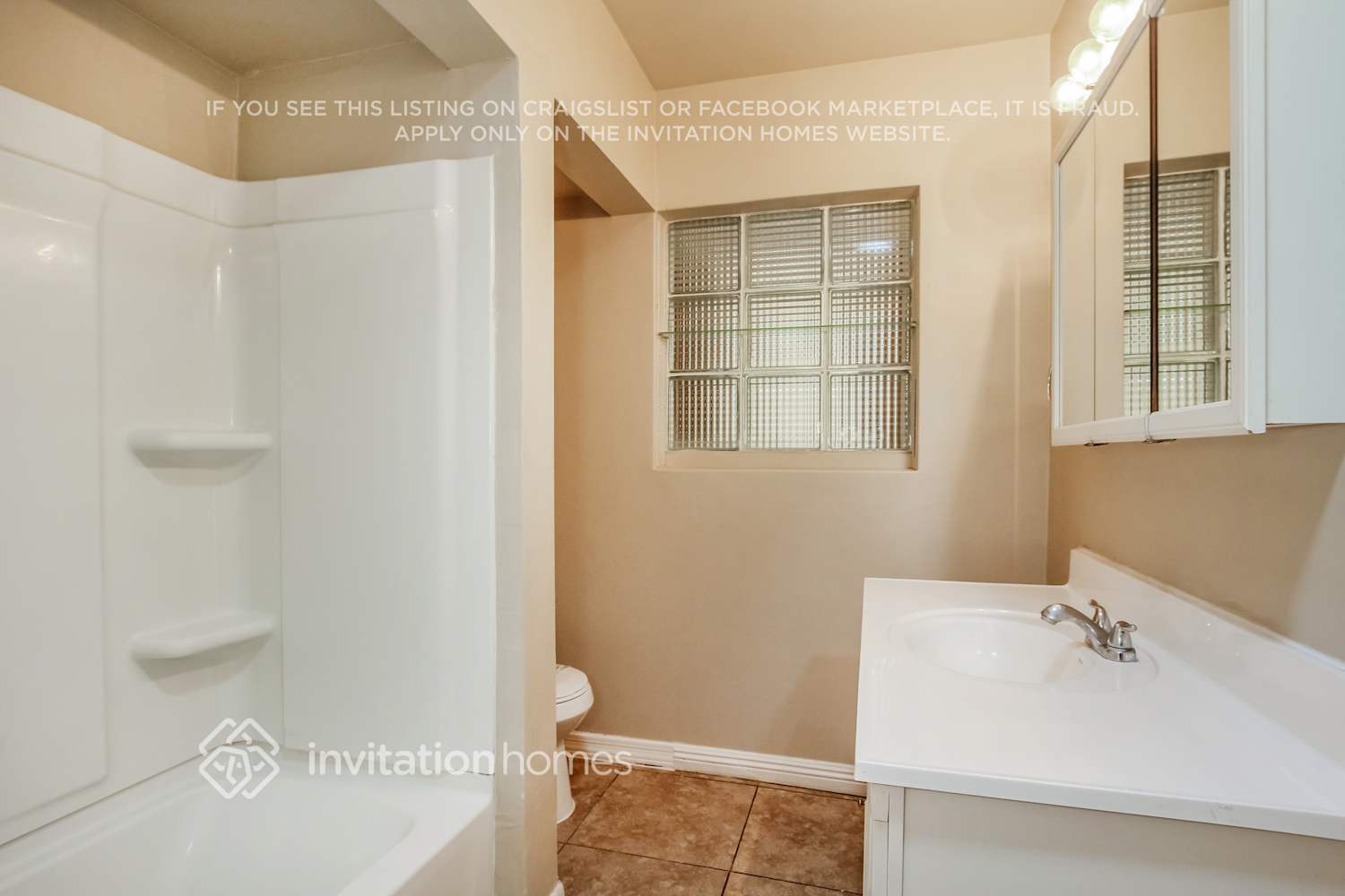 Building Photo - 657 N Sunland Dr