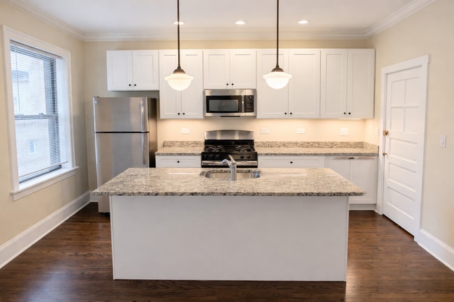 Building Photo - 1360 E 52nd St