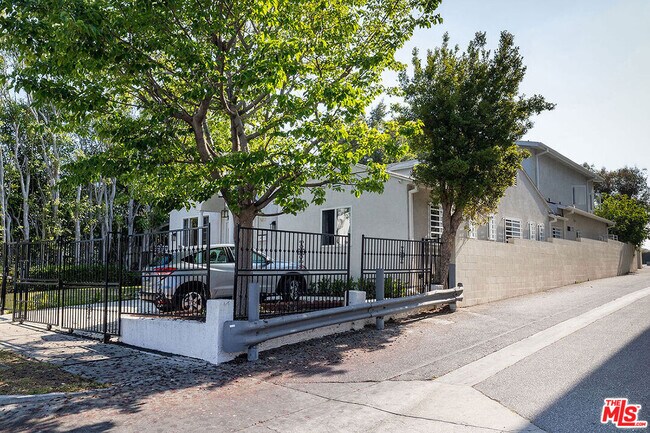 Building Photo - 1417 Edris Dr